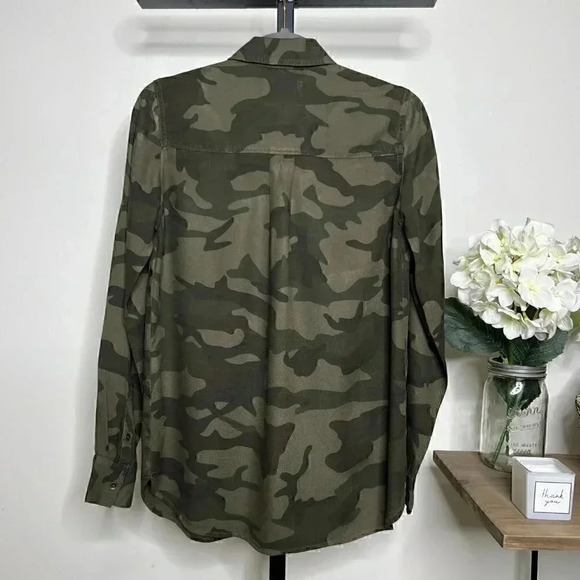 Jessica Simpson Camo Button Down - XS - Double Pocket - Soft - Green Long Sleeve - Picture 4 of 6